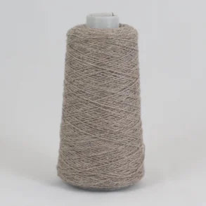 Merino Lammeuld fra Familien Davidsen  på spole farve 163 Mushroom