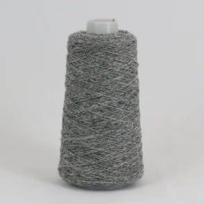 Merino Lammeuld fra Familien Davidsen  på spole farve 144 Uniform Grey