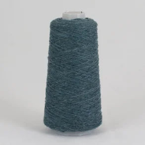 Merino Lammeuld fra Familien Davidsen  på spole farve 127 Marlin