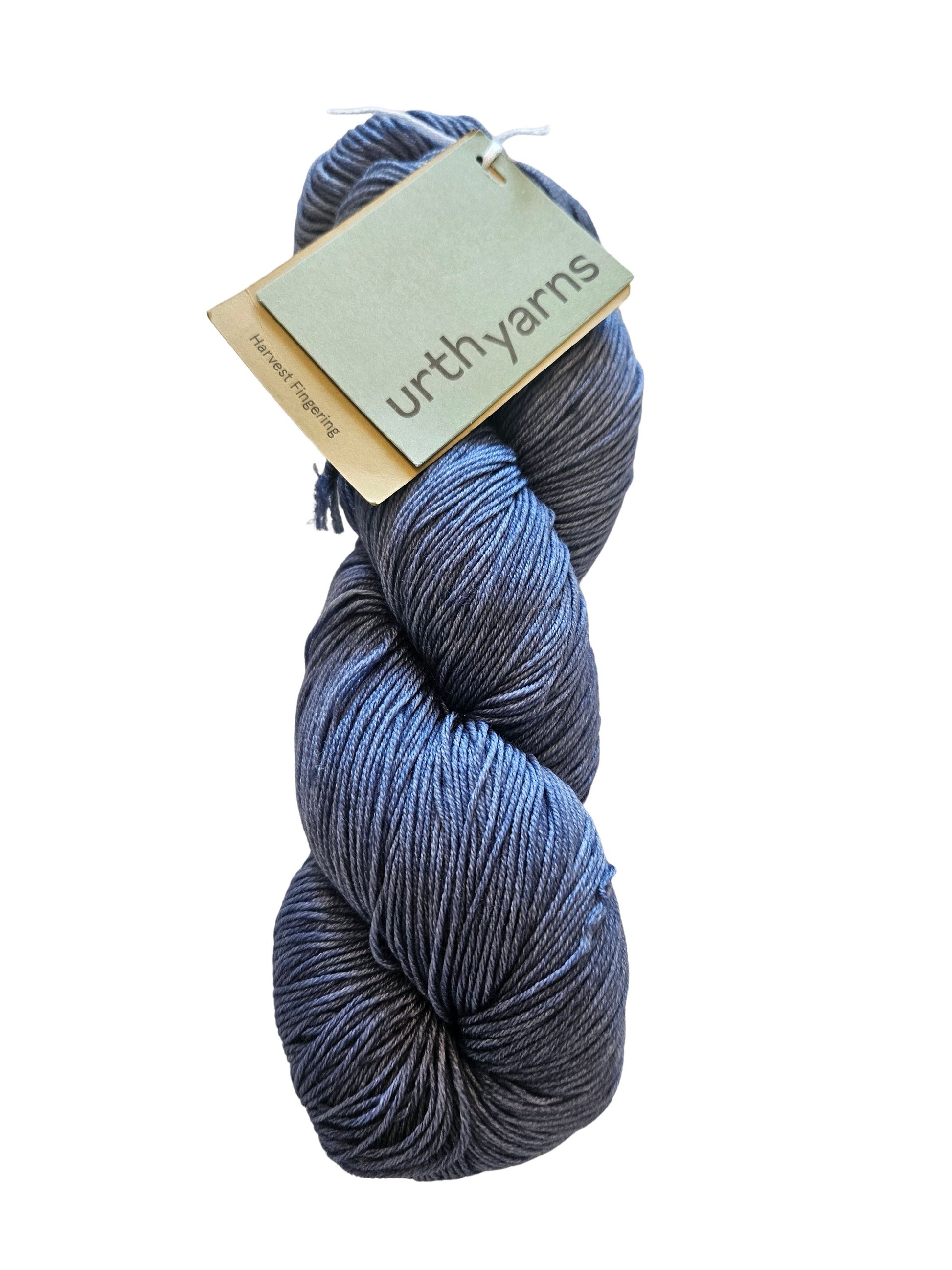 Cosmic Purple Carrot, Harvest Fingering fra Urth Yarns til Marsk tørklæde strikkekit