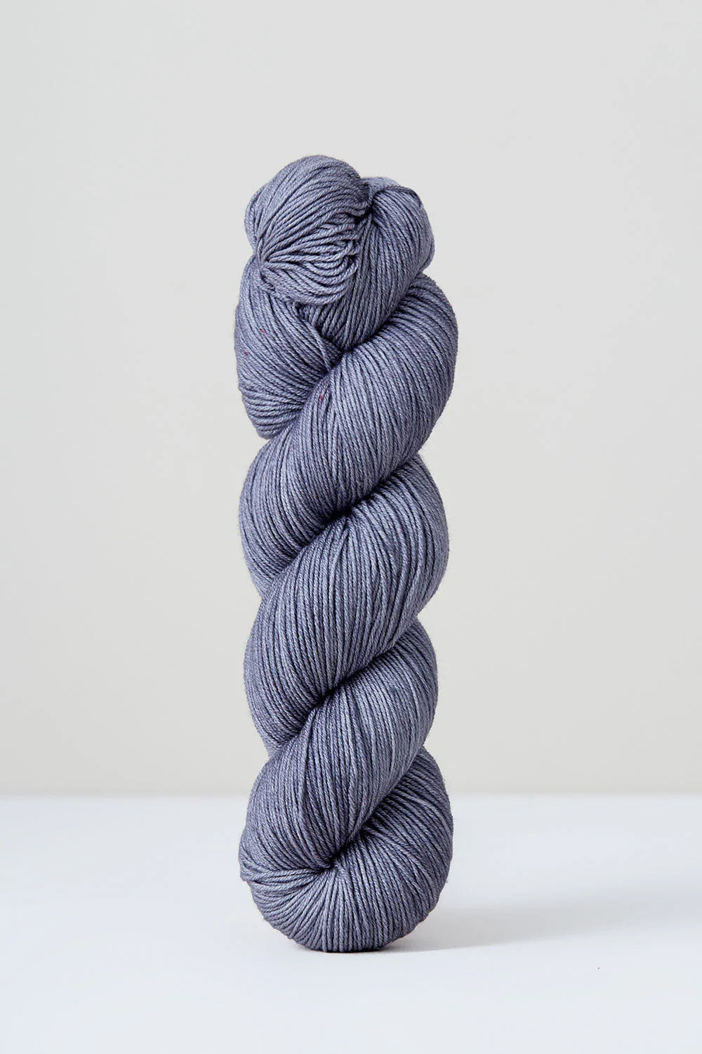 Cosmic Purple Carrot, Harvest Fingering fra Urth Yarns til Marsk tørklæde strikkekit